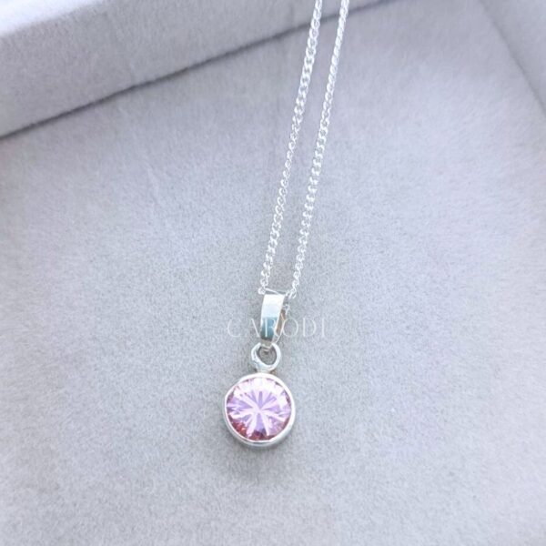 Collar con punto de luz rosado pink