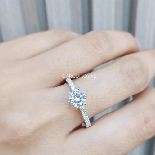 anillo de oro solitario